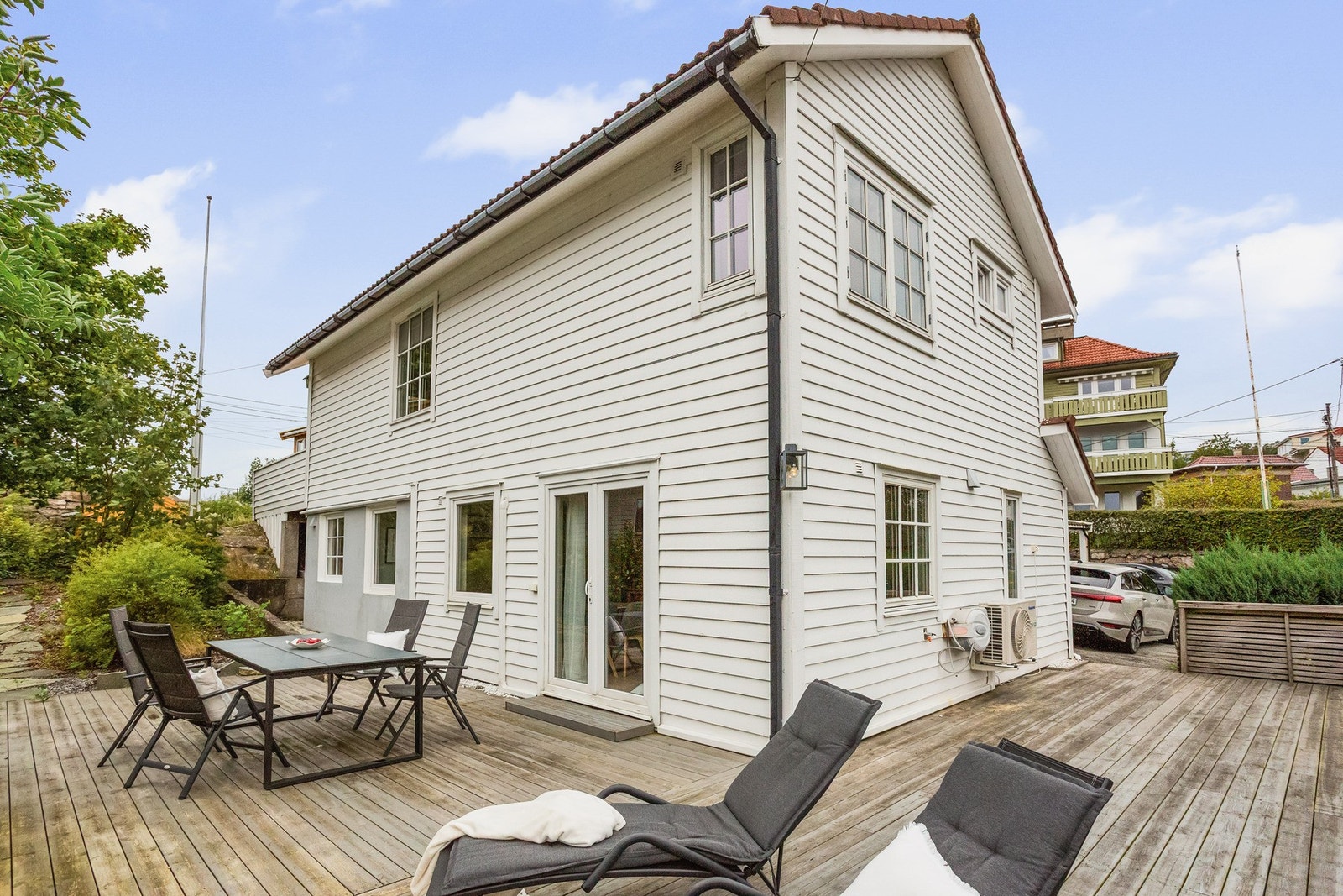 En stor og innholdsrik bolig over to plan i et populært og attraktivt boområde. Galleribilde