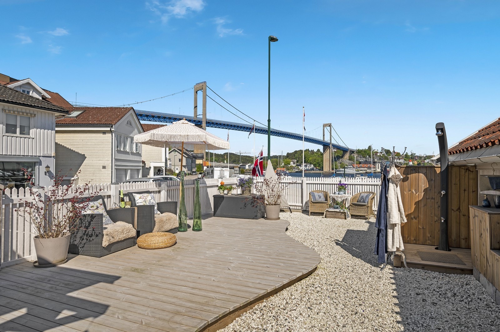 Hagen er tilnærmet vedlikeholdsfri - all trevirke er av impregnert materiale og det meste behandlet med Sioox (premium trebeskyttelse, 11 års garanti) Galleribilde