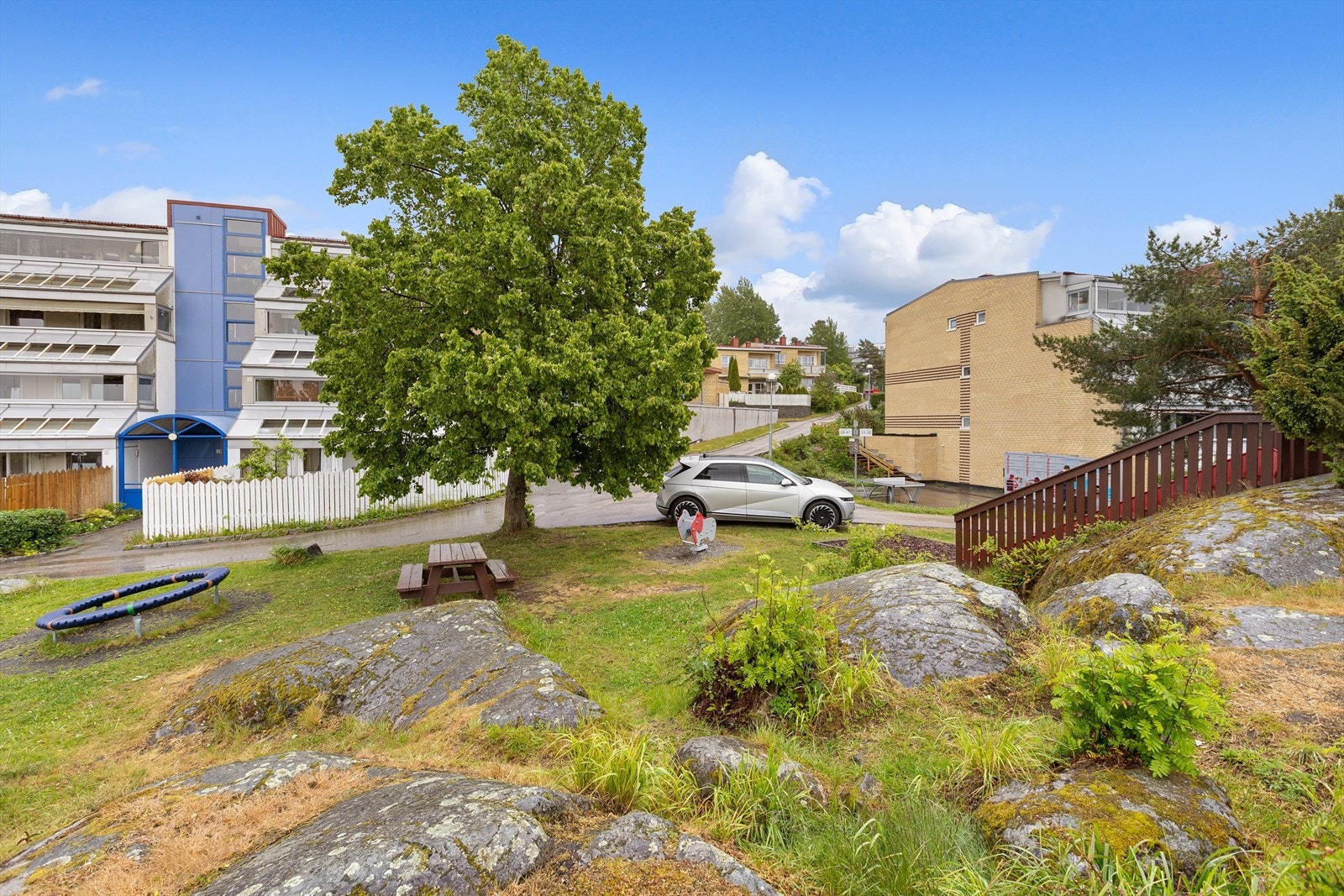 Dette er et ideelt bosted for deg som ønsker nærhet til Oslo sentrum, kombinert med rolige og trivelige omgivelser. Galleribilde