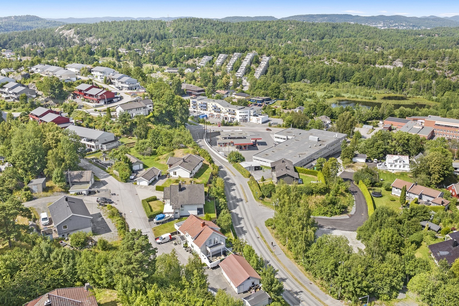 Fra eiendommen er det kort vei til Kalstadsenteret, Kragerø videregående skole, Kragerøhallen, og flotte turområder Galleribilde
