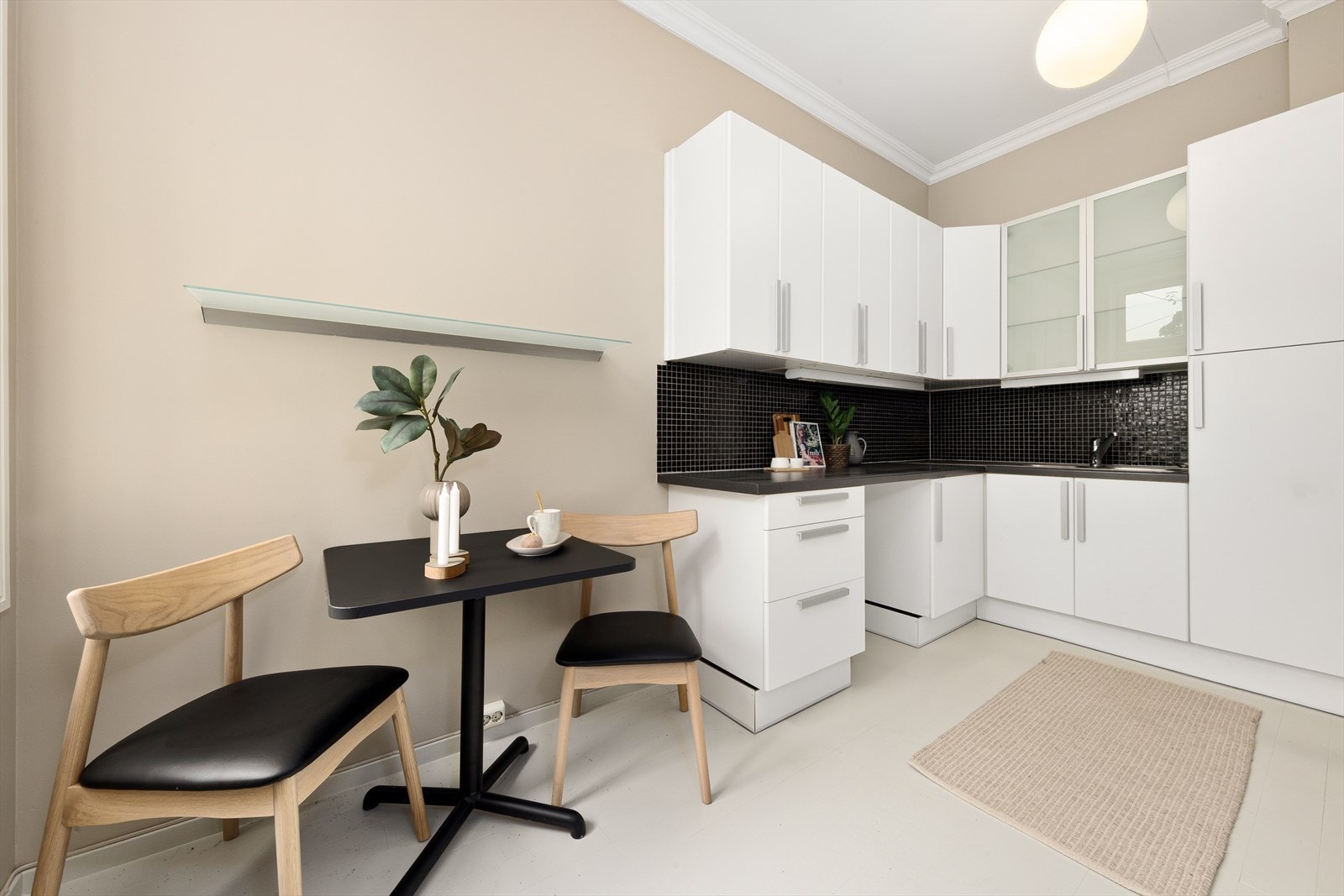 Kjøkkenet er romslig og praktisk innredet. Galleribilde