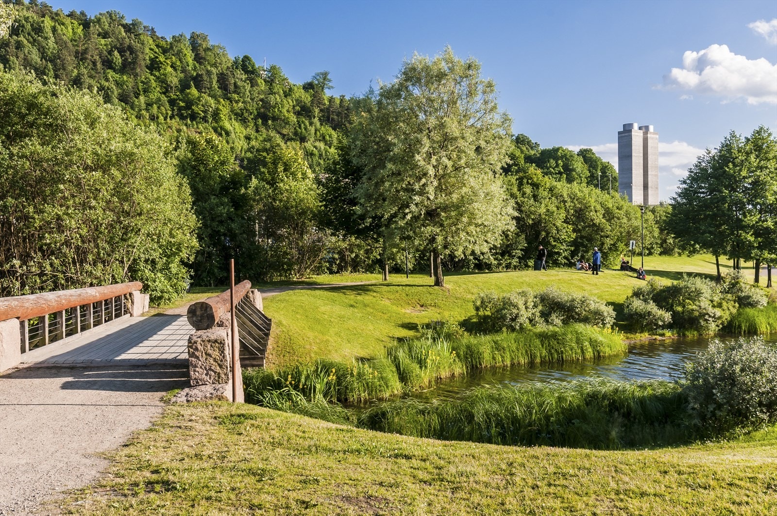 Middelalderparken ligger som et skille mellom Bjørvika og Gamlebyen, og er ypperlig for både hygge og trening. Galleribilde