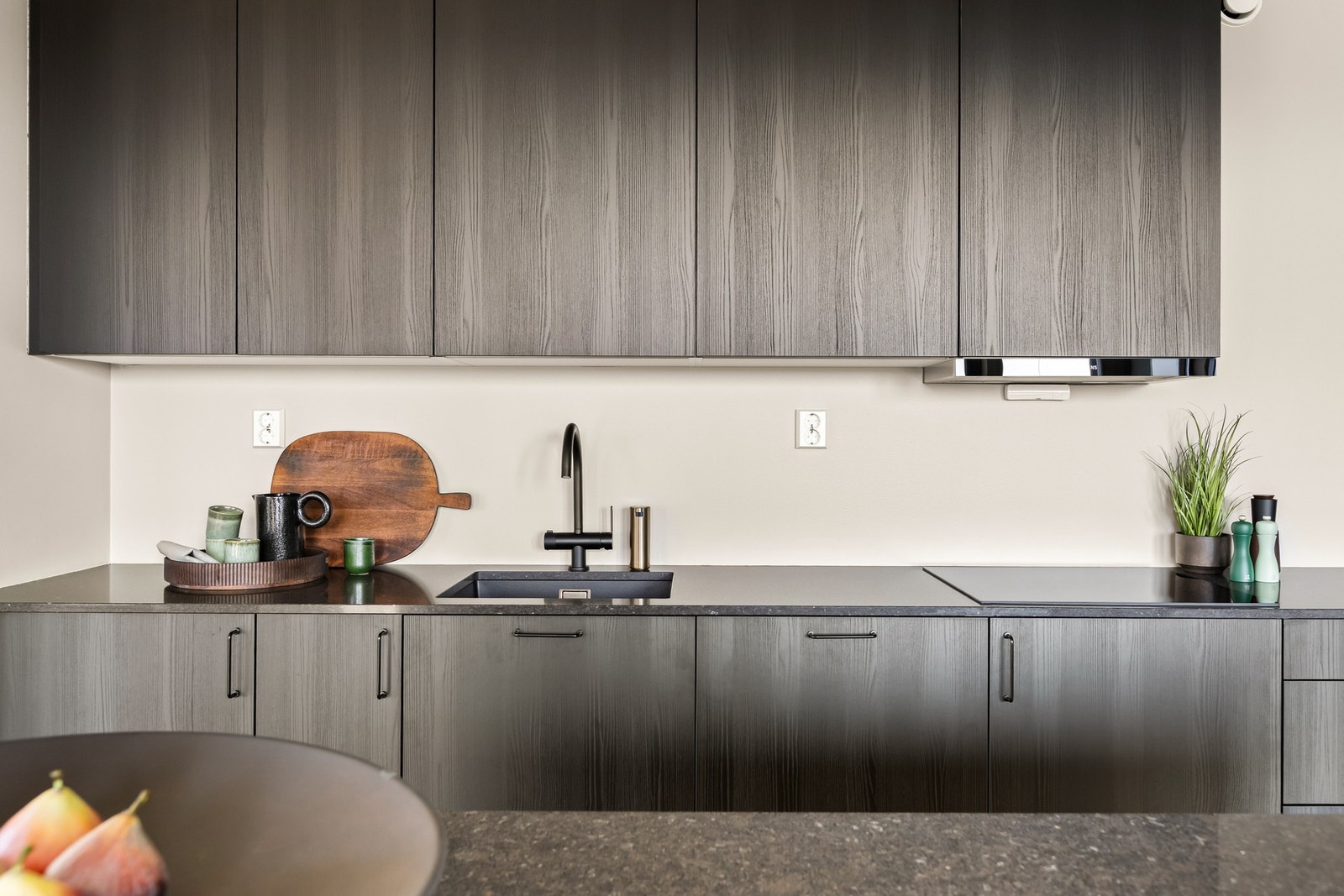 Rikelig med skap- og benkplass Galleribilde