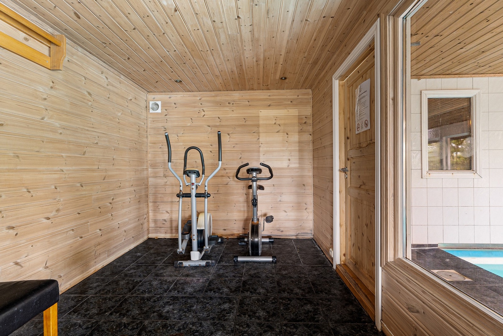 Enkelt treningsrom Galleribilde