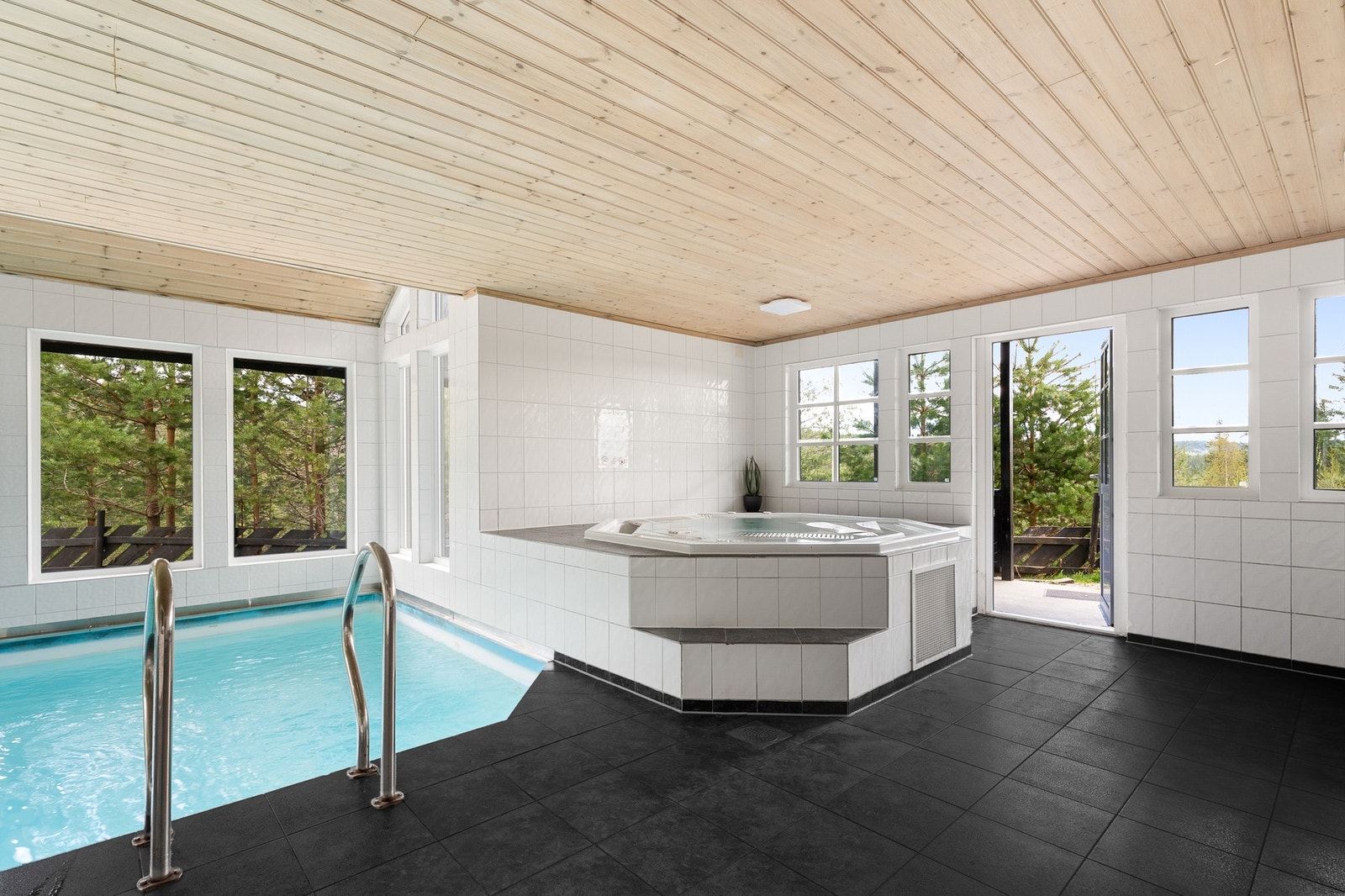 Automatisk dosering i basseng og boblebad gjør driften enkel Galleribilde