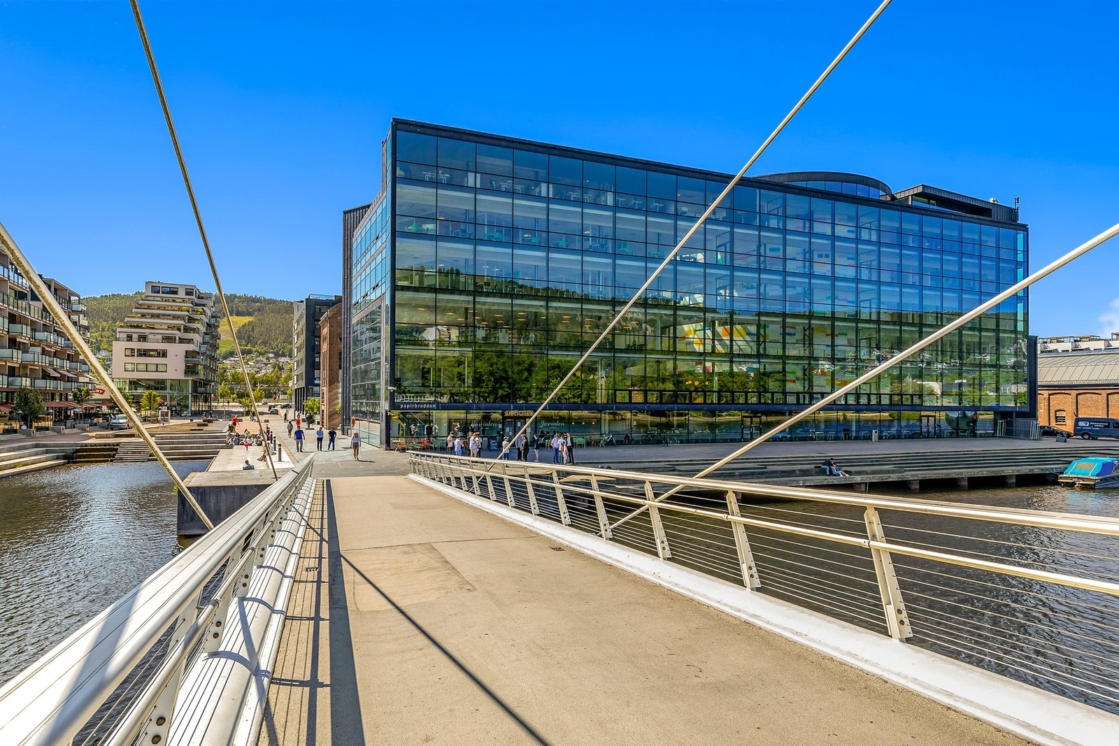 Det er også kort vei til USN, Drammens biblioteket og treningssenter. Galleribilde
