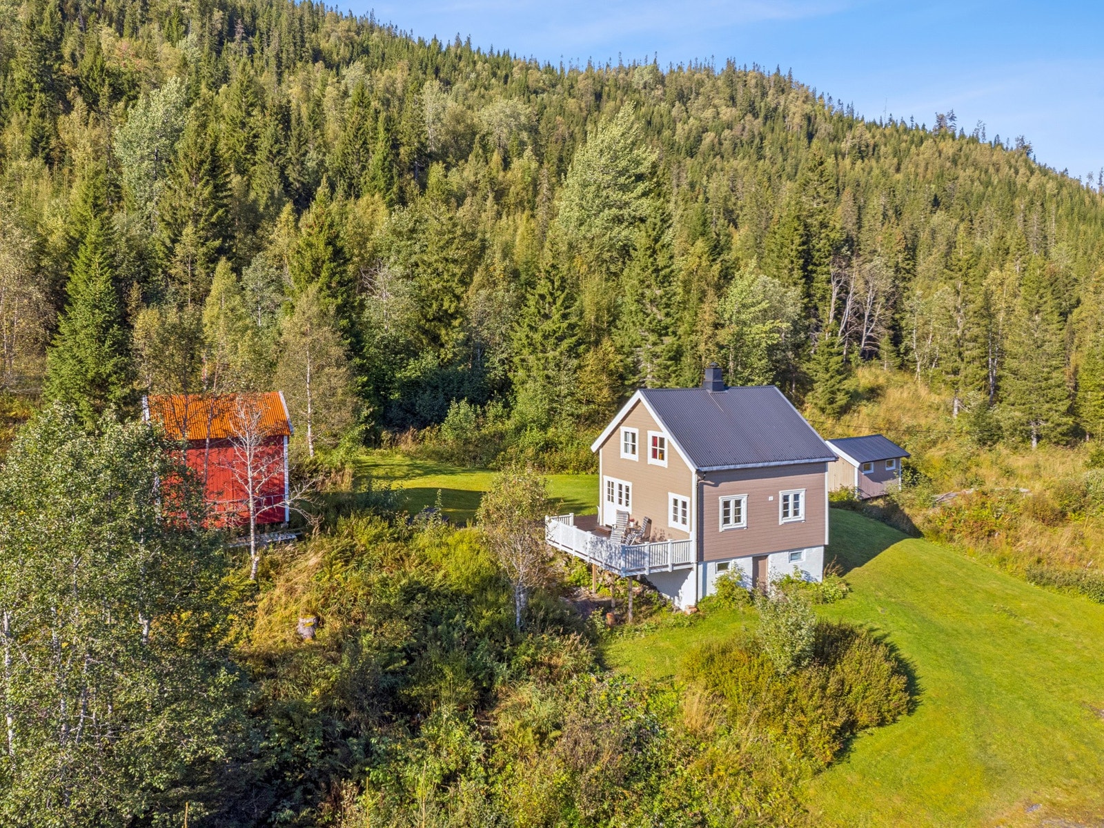 Våningshuset har de senere år gjennomgått en rekke oppgraderinger, les mer om dette i salgsoppgaven Galleribilde