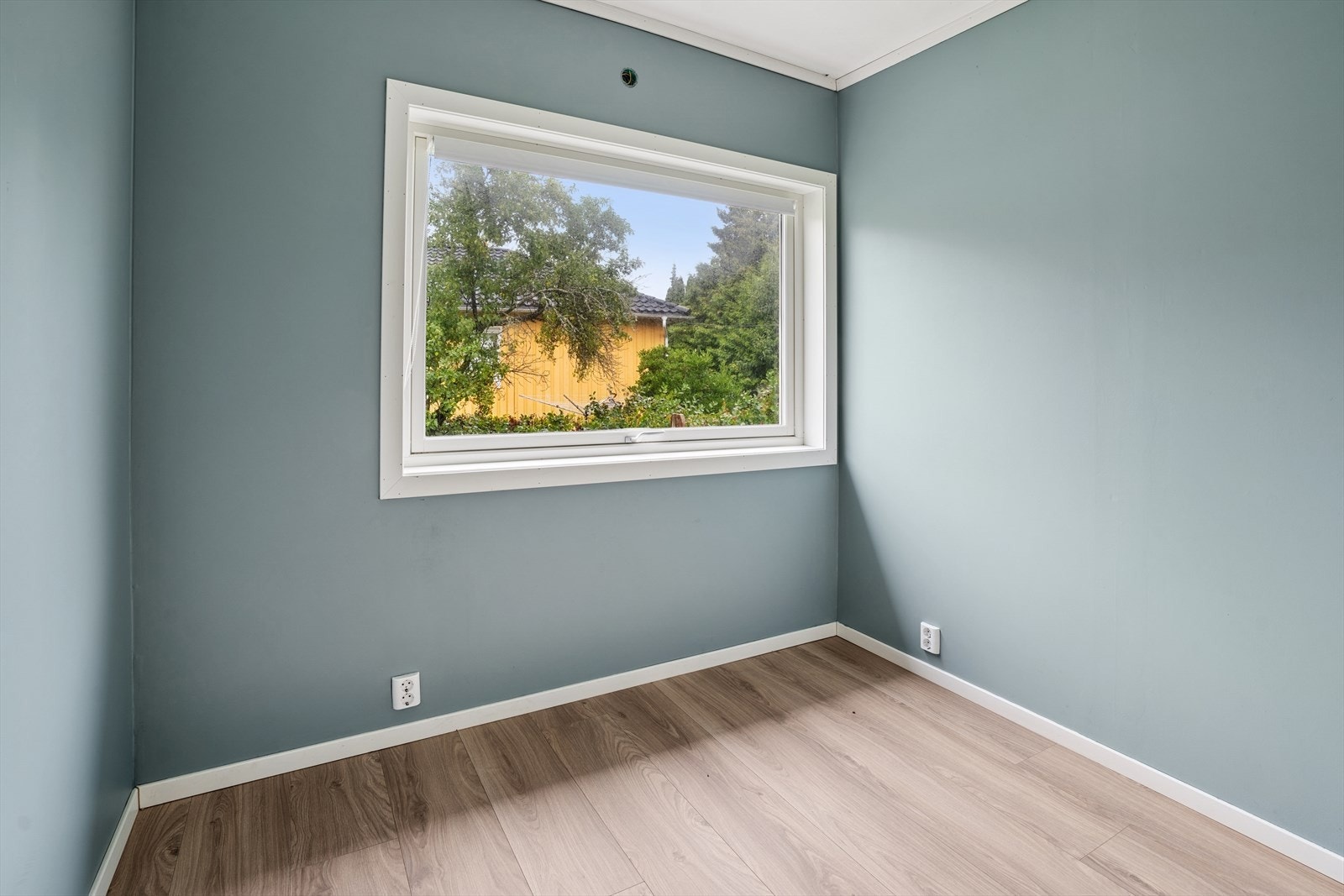 Bruk gjerne det ekstra soverommet nede som et gjesterom, barnerom eller hjemmekontor. Galleribilde