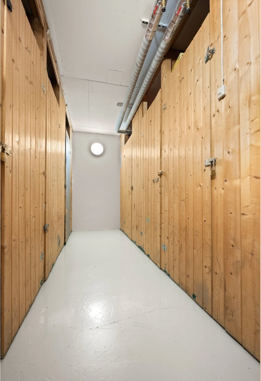 Tilhørende kjellerbod. Galleribilde