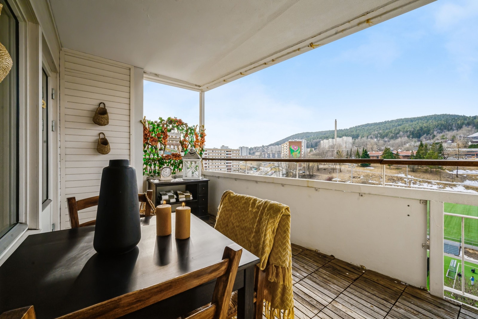 Balkong hvor du kan nyte en fantastisk utsikt over Fjell. Galleribilde