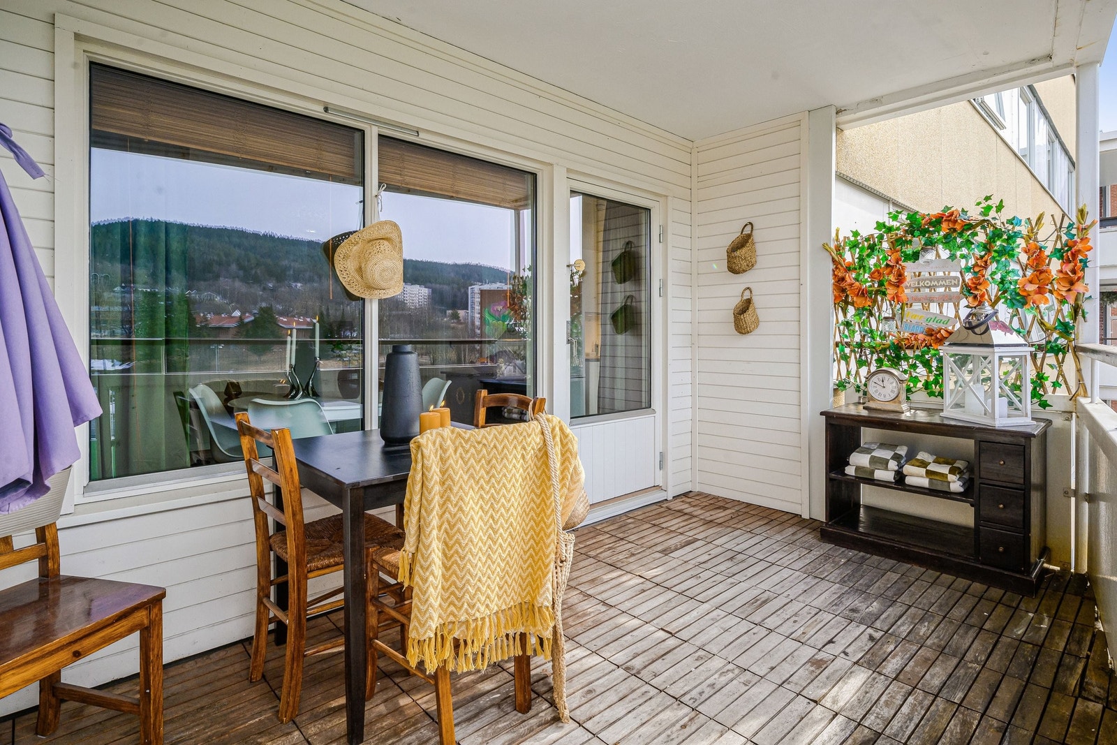 Balkongen har flotte solforhold og god plass til utemøbler. Galleribilde