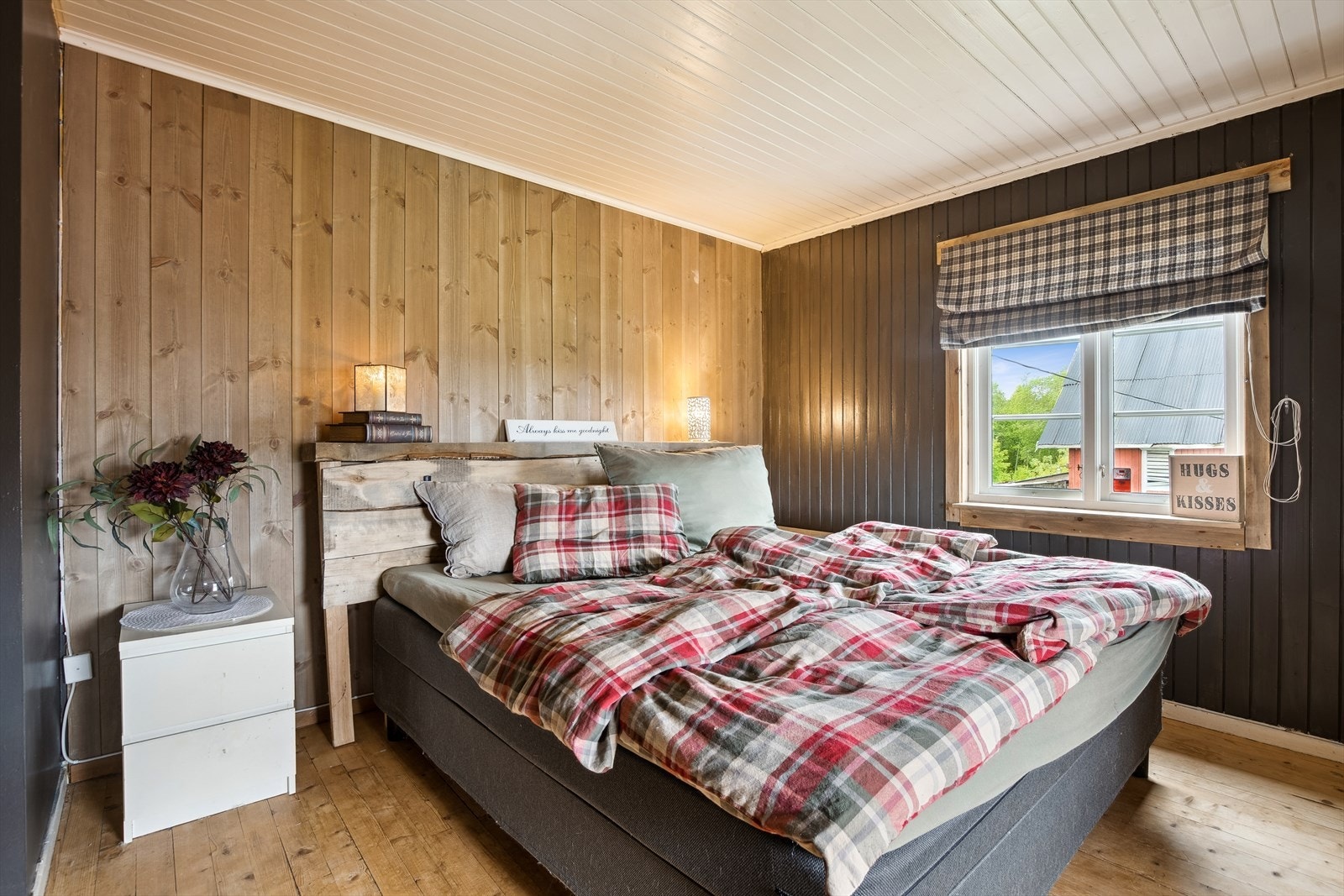 Boligen har totalt 3 gode soverom i 2. etasje. Galleribilde