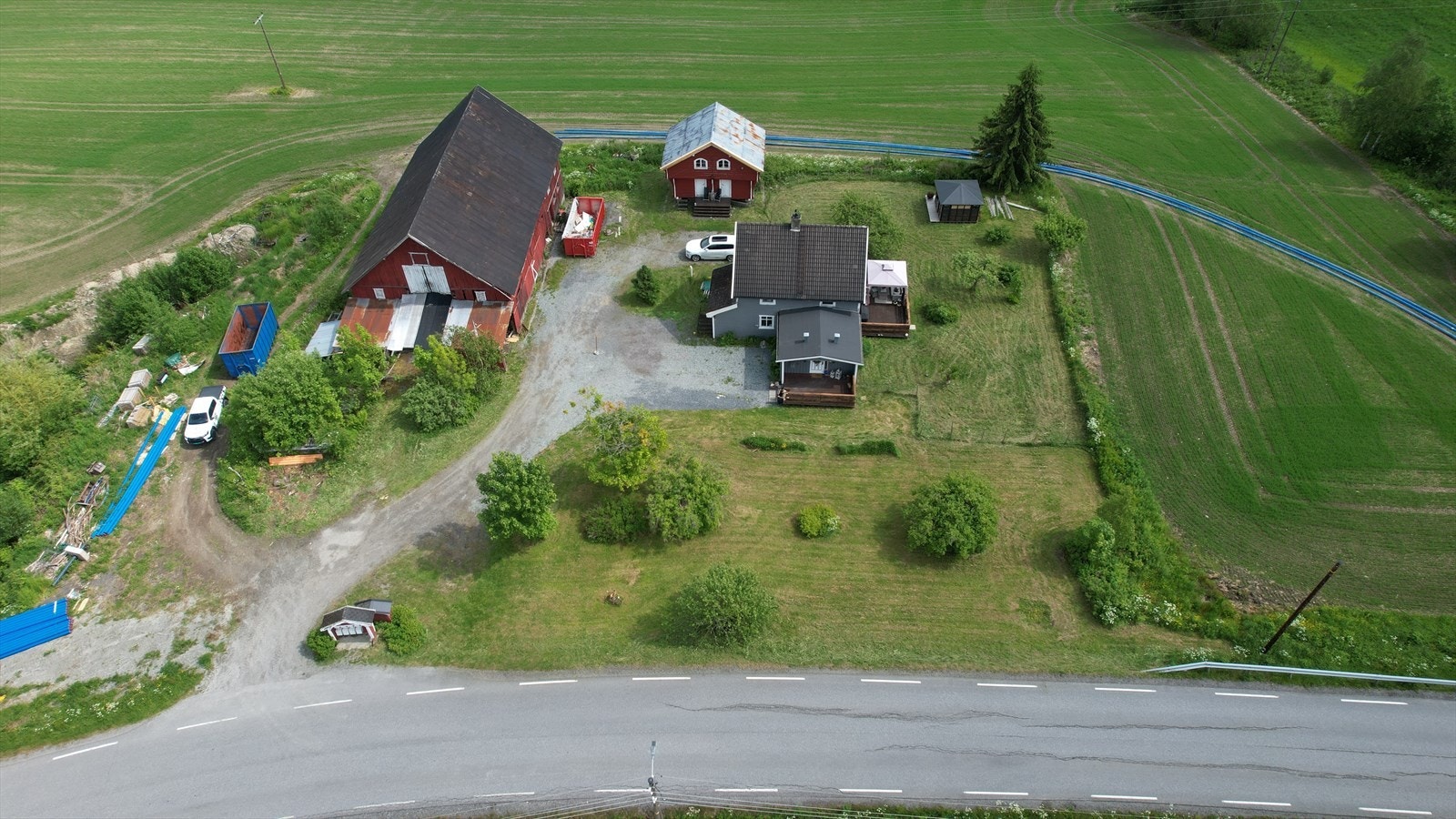 Innholdsrikt tun i landlige omgivelser - likevel kort vei til Eidsvoll med bla god togforbindelse Galleribilde