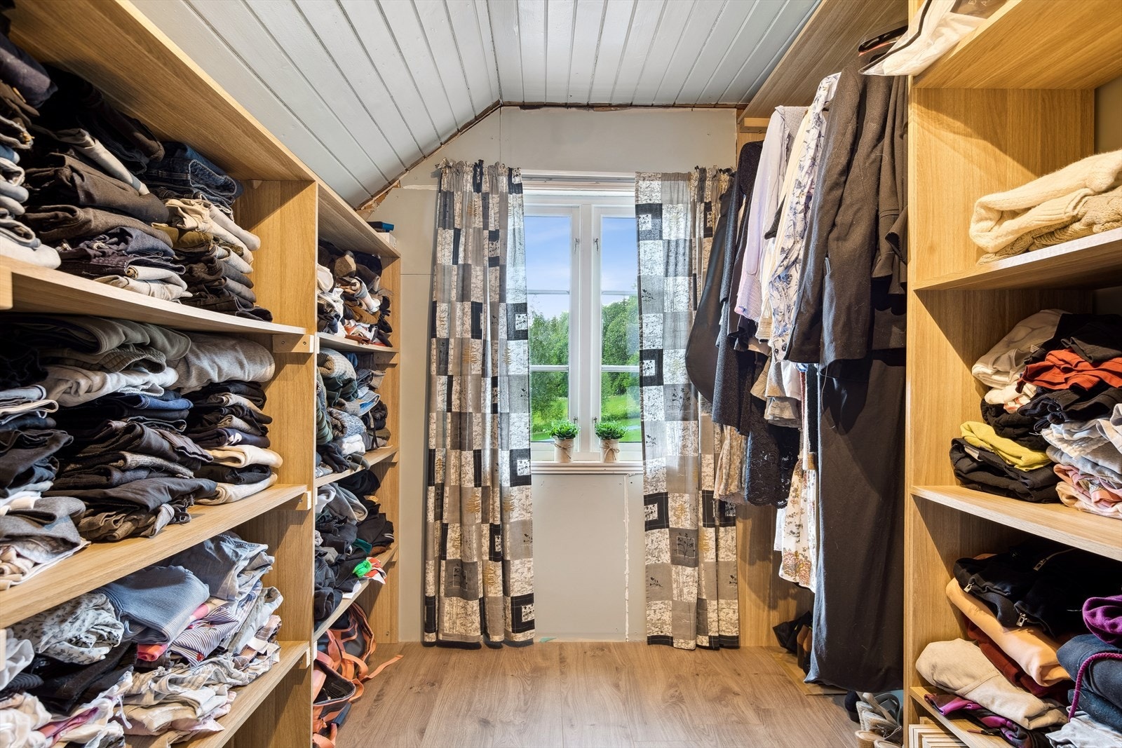 Omkledningsrom. Galleribilde