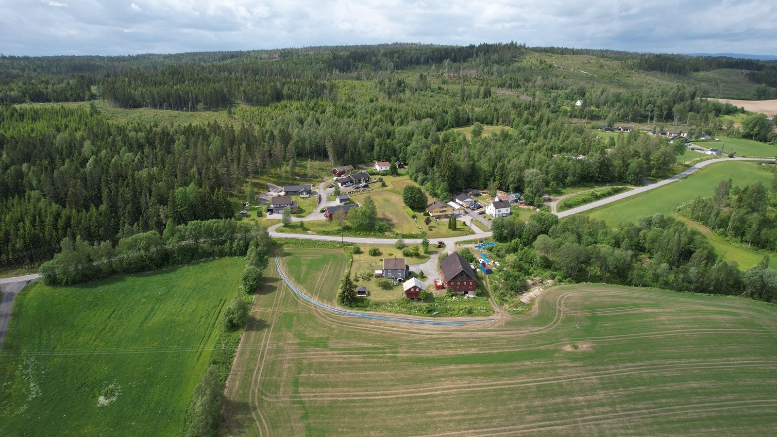 Brårud er ellers et tettsted preget av vakker natur og med rik tilgang på friluftsaktiviteter, sommer som vinter. Galleribilde