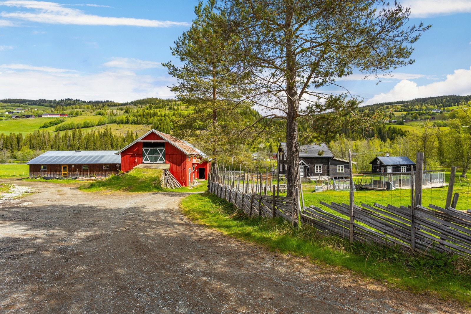 låve med fjøs Galleribilde