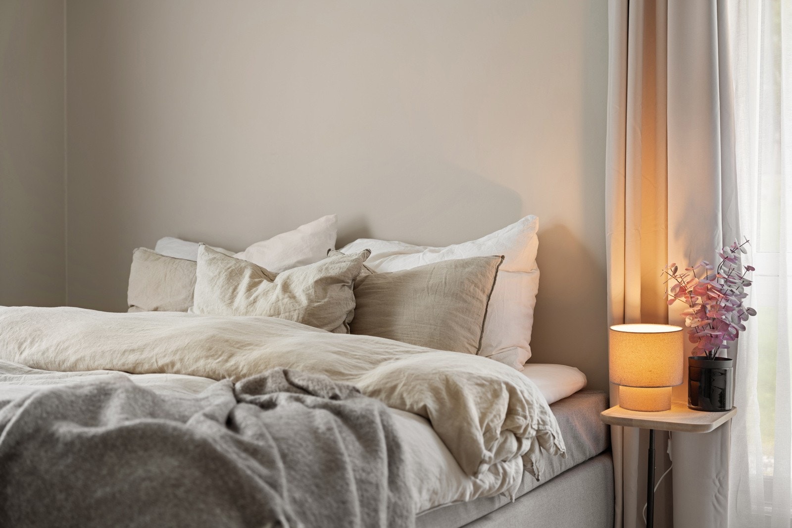 Leiligheten har en god planløsning med romslige rom og generøs takhøyde. Galleribilde