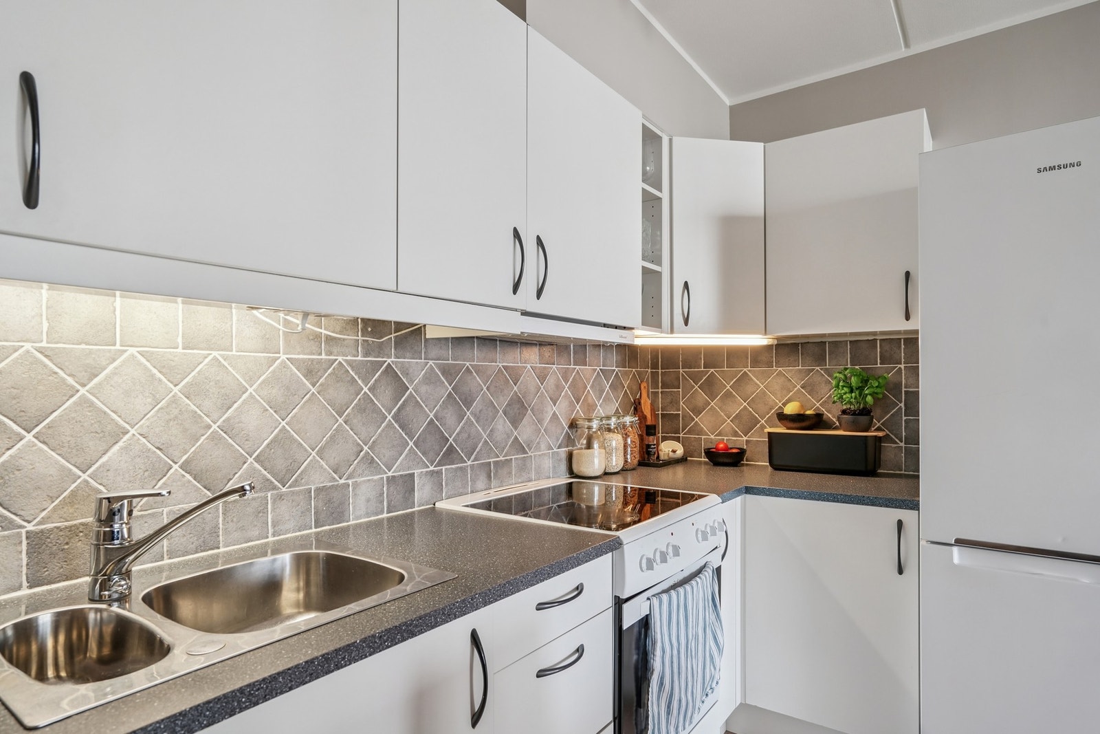 Avtrekk via sentralt avtrekksanlegg i bygget. Galleribilde