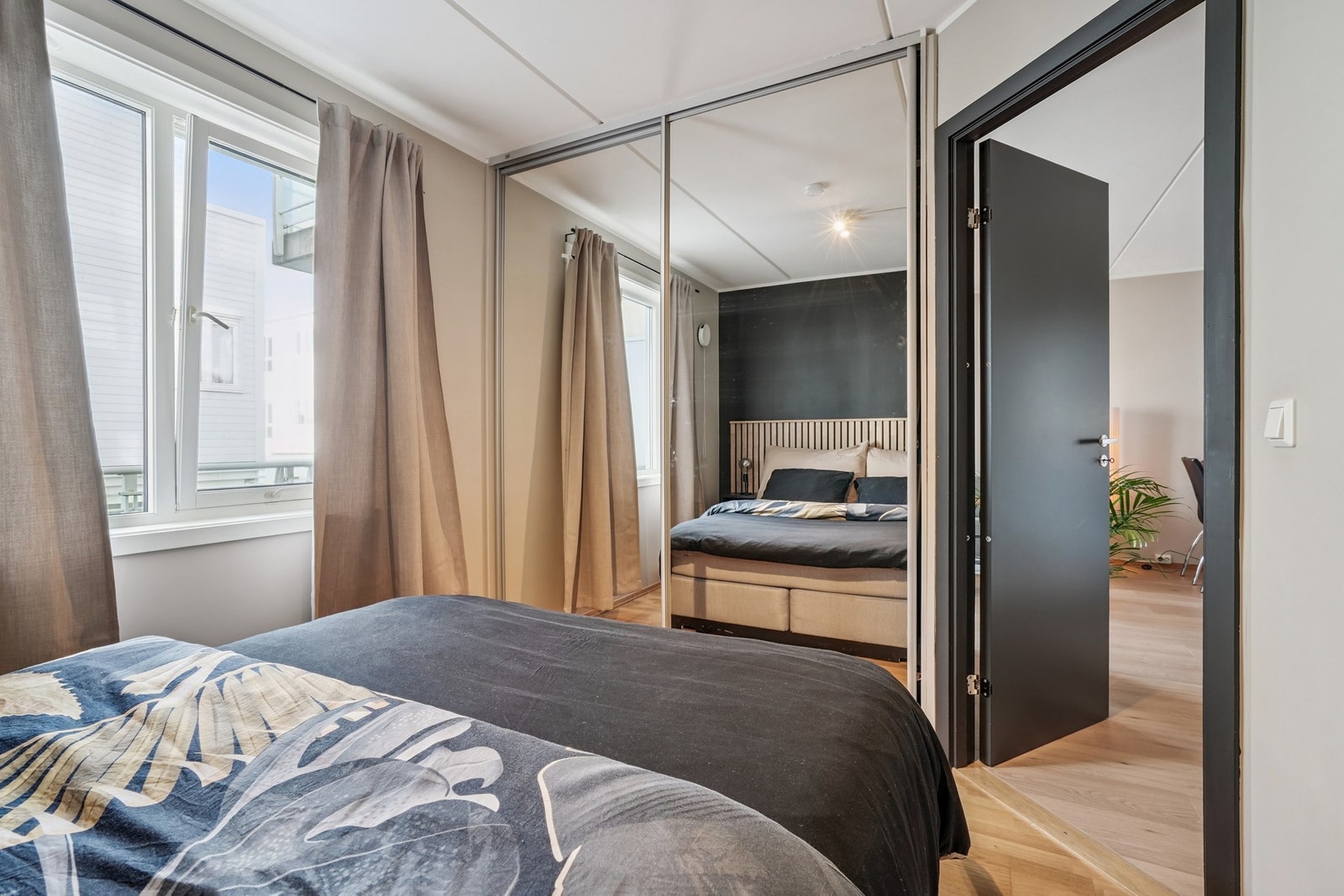 Adkomst til soverom. Nye dører i leiligheten fra 2023. Galleribilde