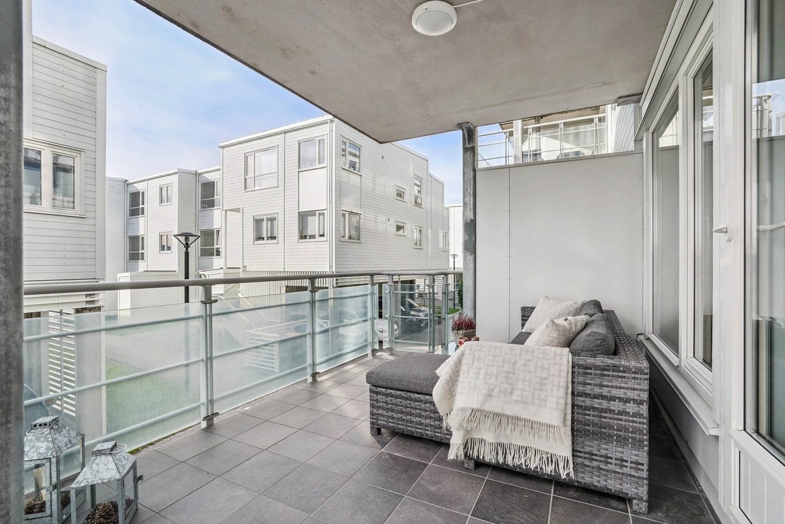 Rikelig plass til utemøbler og grill. Galleribilde