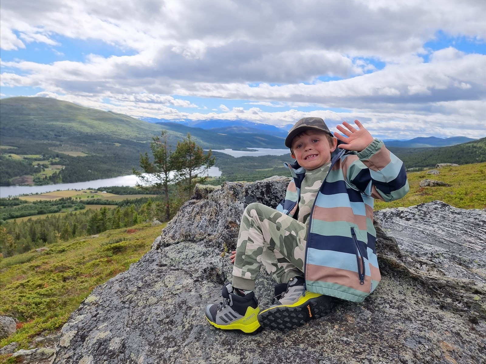 Flott utsikt fra dagens turmål - innenfor tomteområdet. Galleribilde