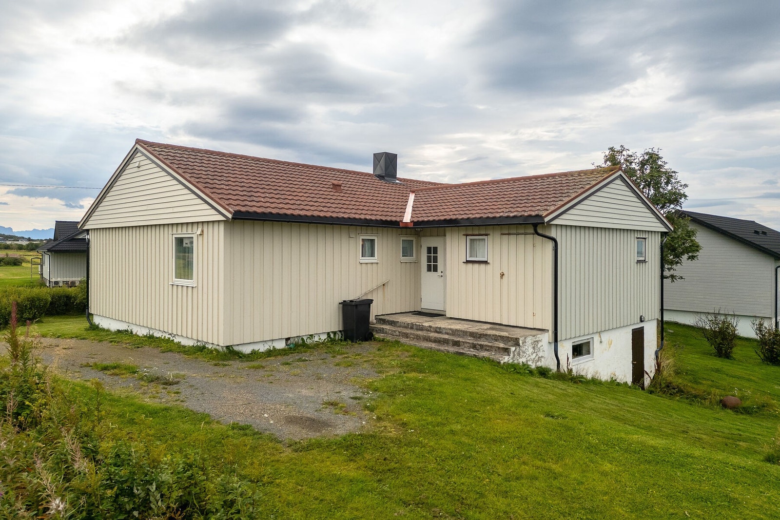 Boligen fra 1972 har en praktisk planløsning med det meste på ett plan. Galleribilde