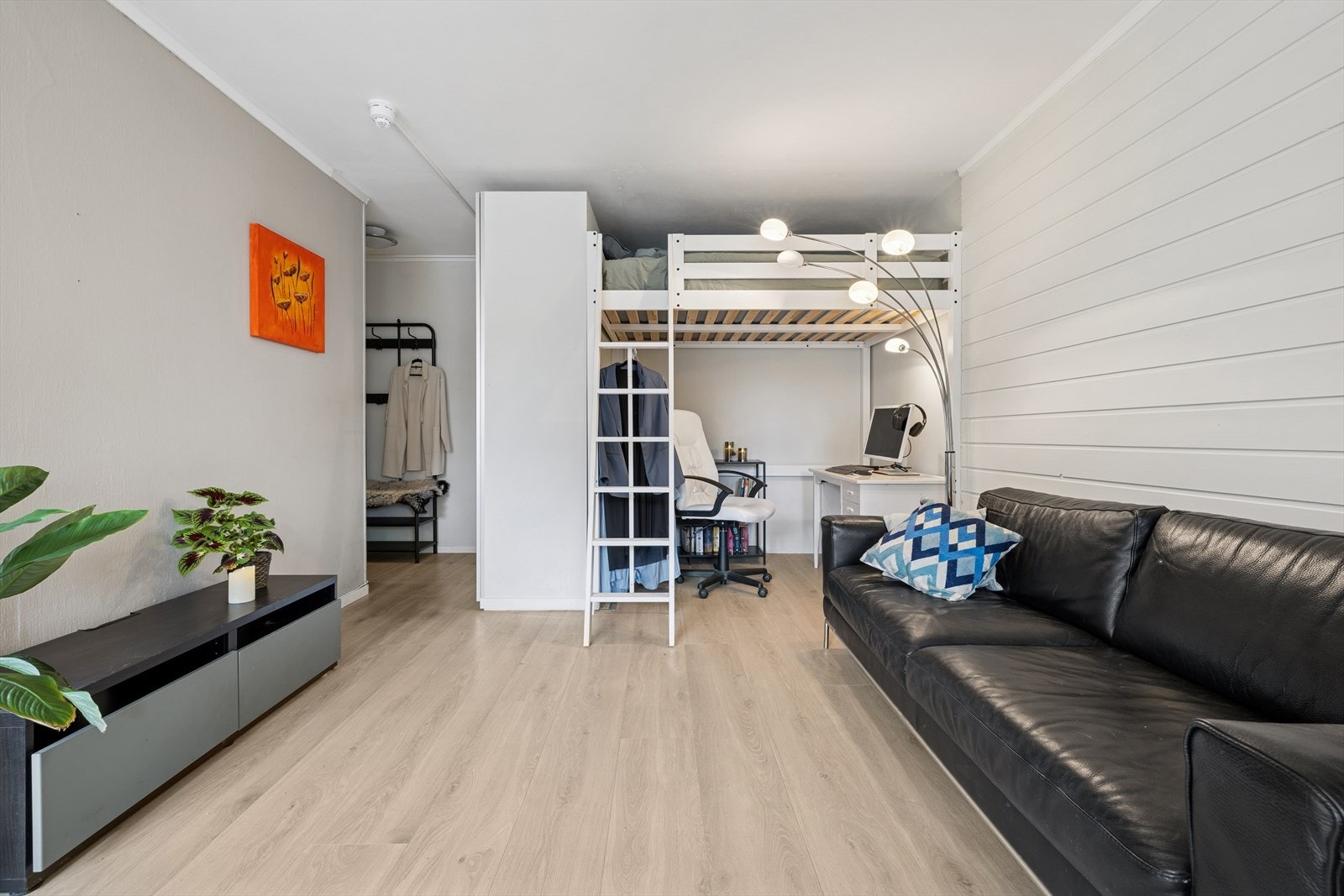 Leiligheten har en fin planløsning som enkelt lar seg møblere Galleribilde