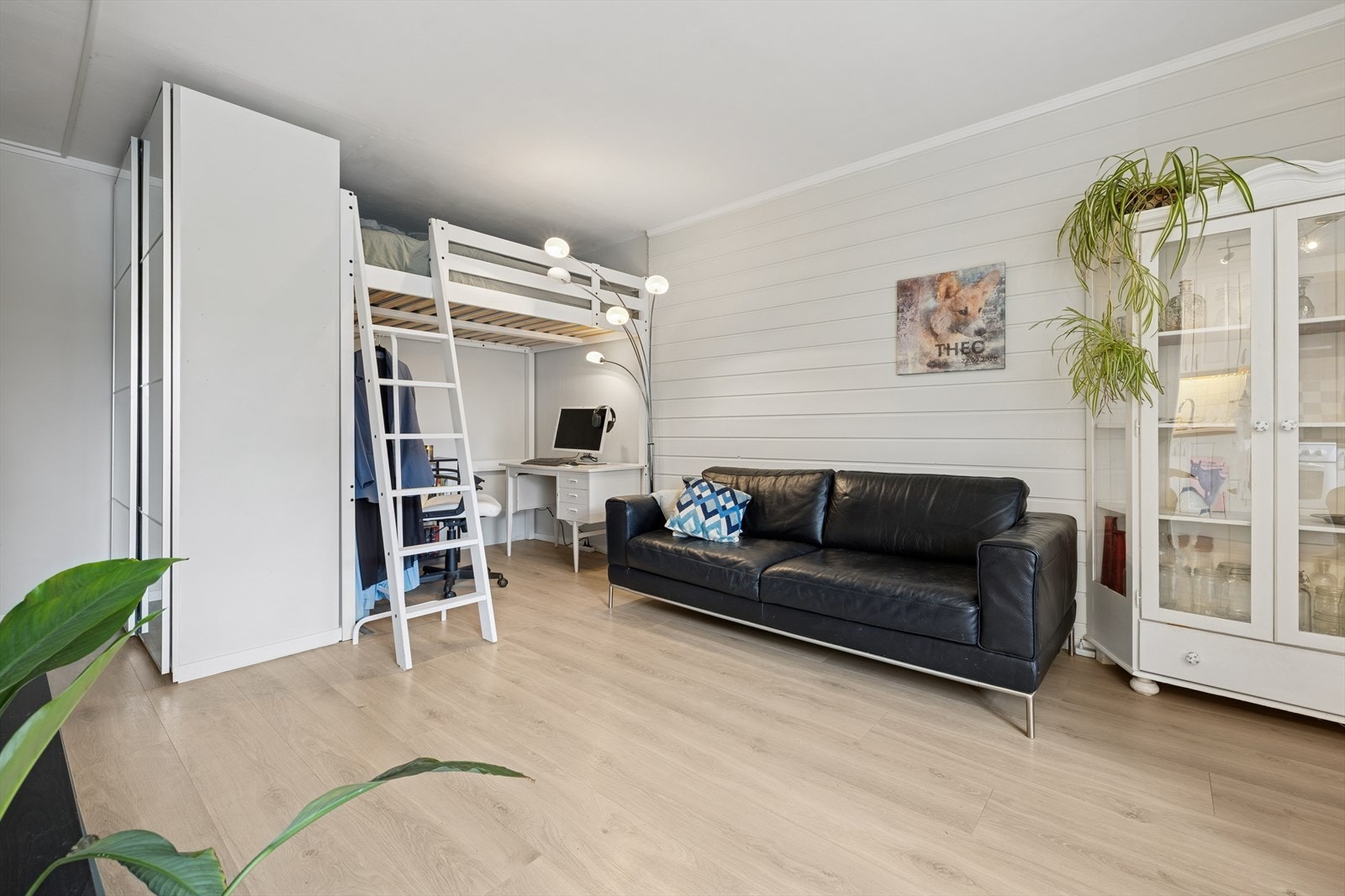 Sengemøblet medfølger handelen Galleribilde