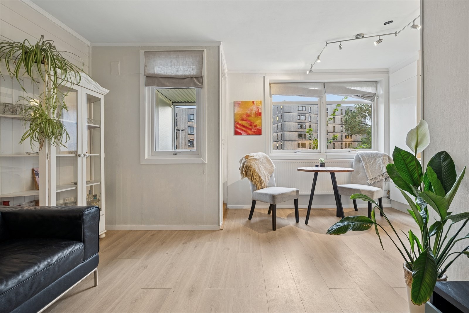 Lys og fin leilighet med ettertraktet beliggenhet Galleribilde