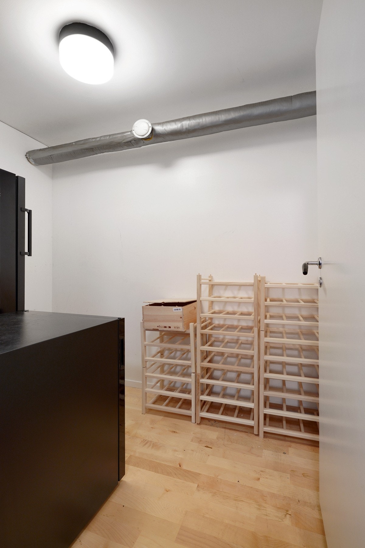 Innvendig bod like ved kjøkkenet. Galleribilde