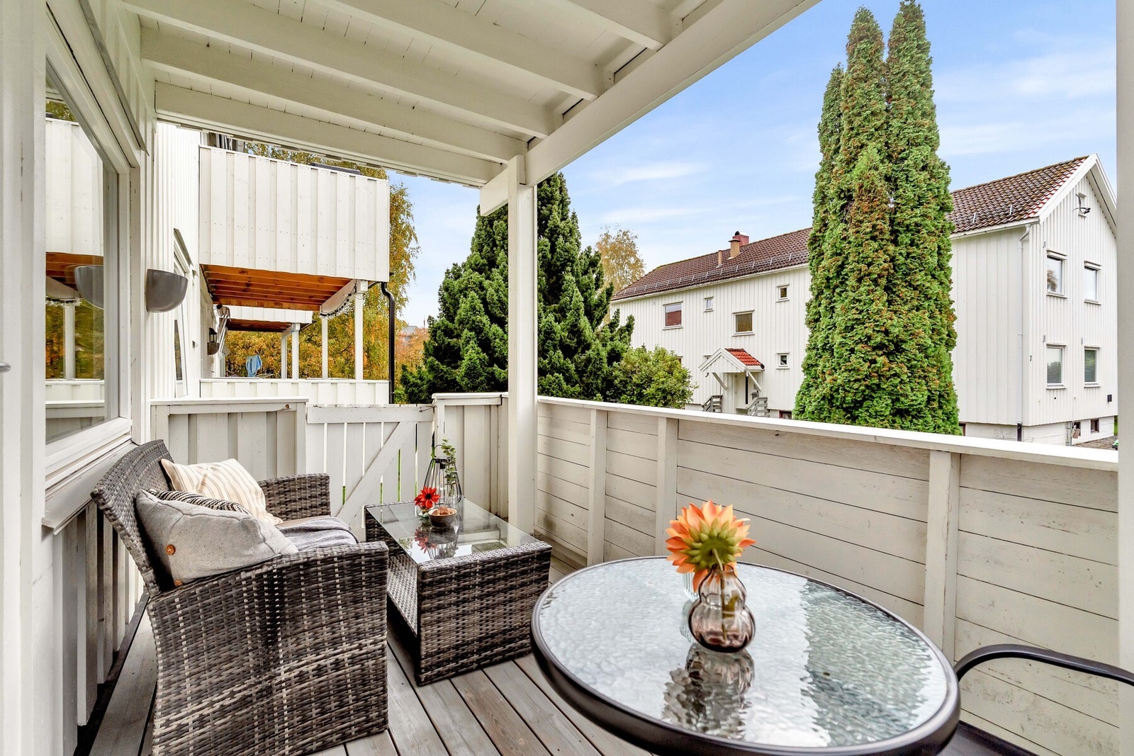 Balkongen byr på solrike timer store deler av dagen, helt perfekt for en kopp kaffe i morgensolen eller en rolig ettermiddag i gode omgivelser. Galleribilde