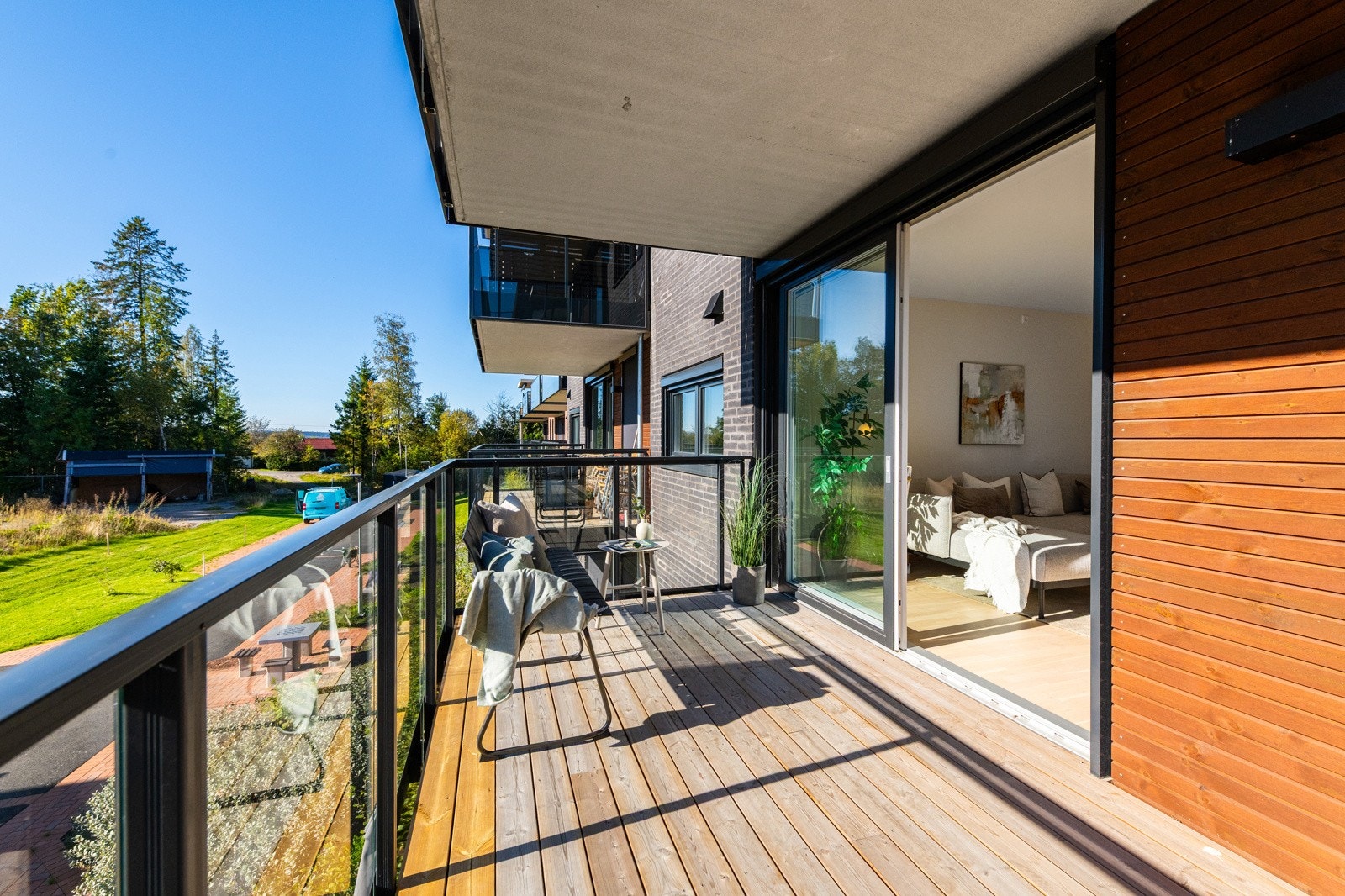 Romslig og mange muligheter for møblering av balkongen Galleribilde