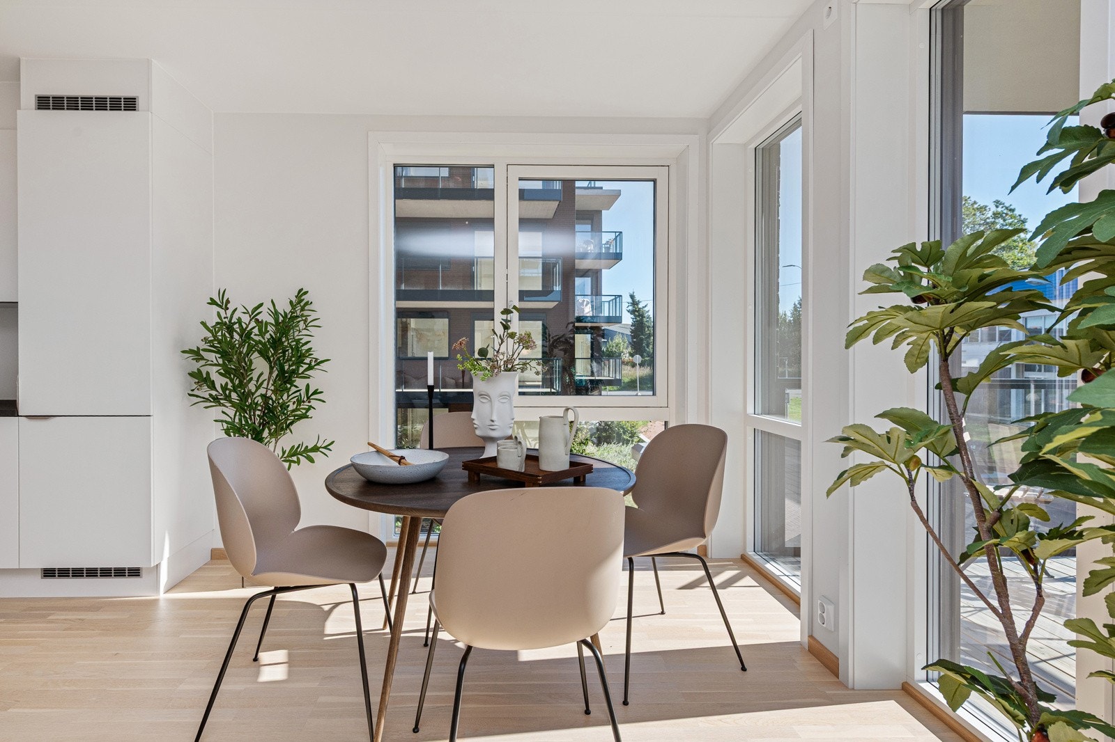 Fin plass til spisebord Galleribilde