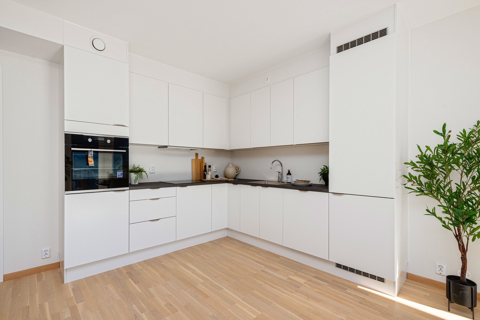 Moderne og tidsriktig kjøkkeninnredning fra HTH Galleribilde