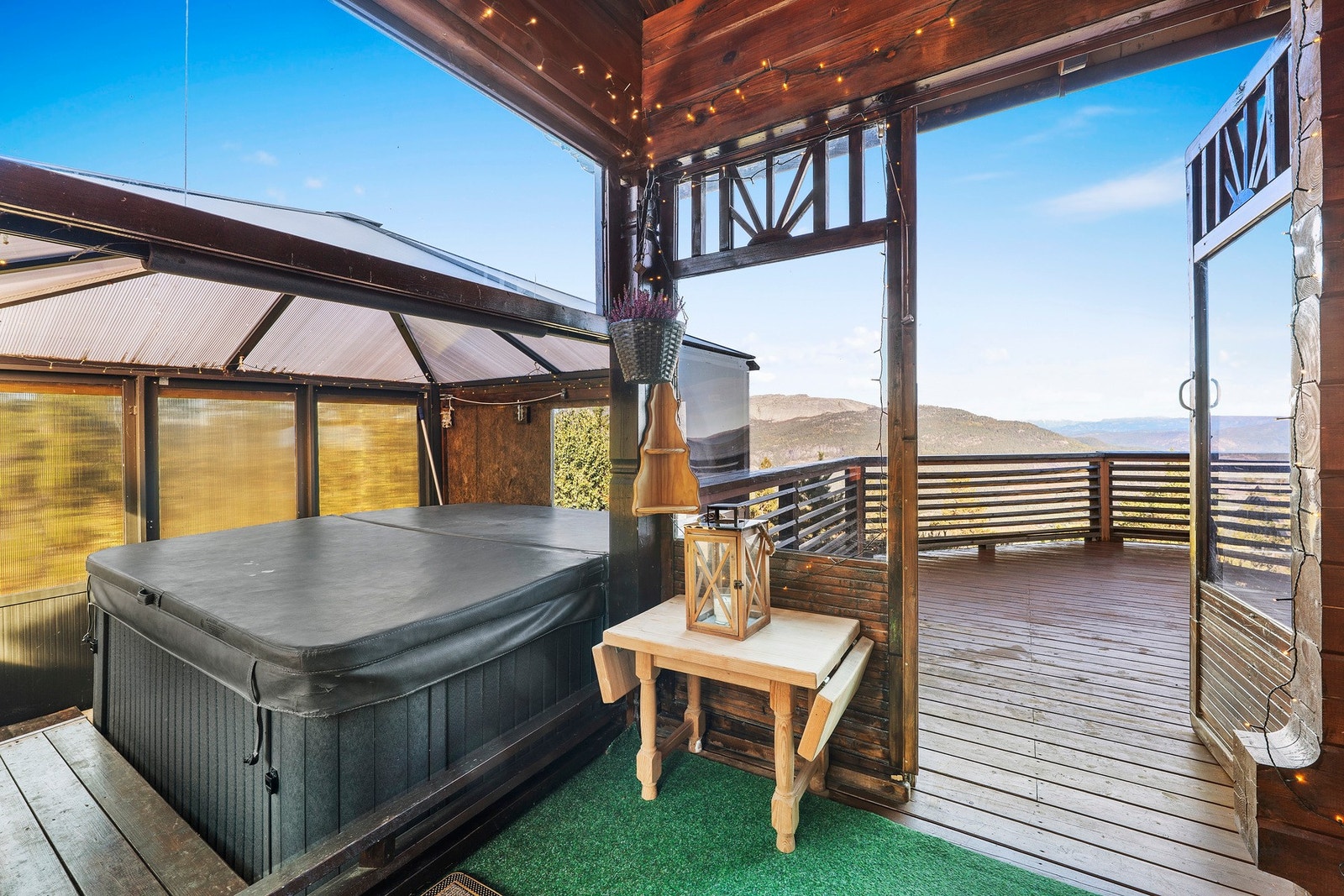 Utendørs jacuzzi - nyt bobler, utsikt og stjernehimmel året rundt! Galleribilde