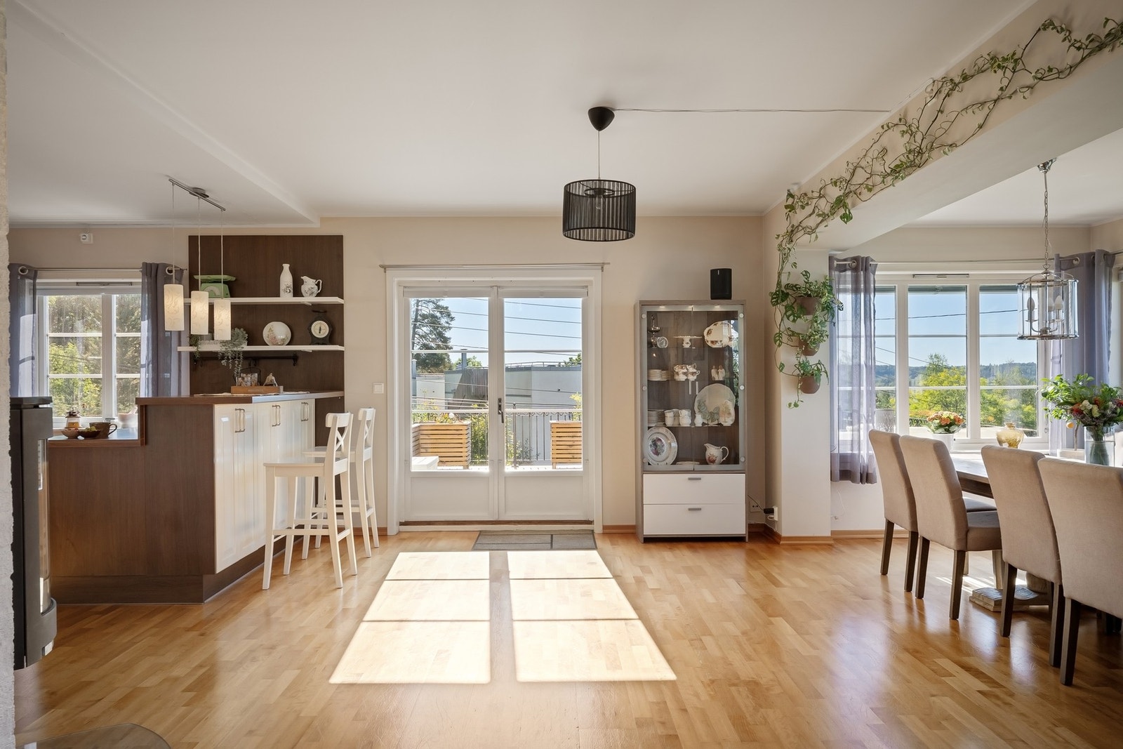 Kjøkkenet har barløsning Galleribilde