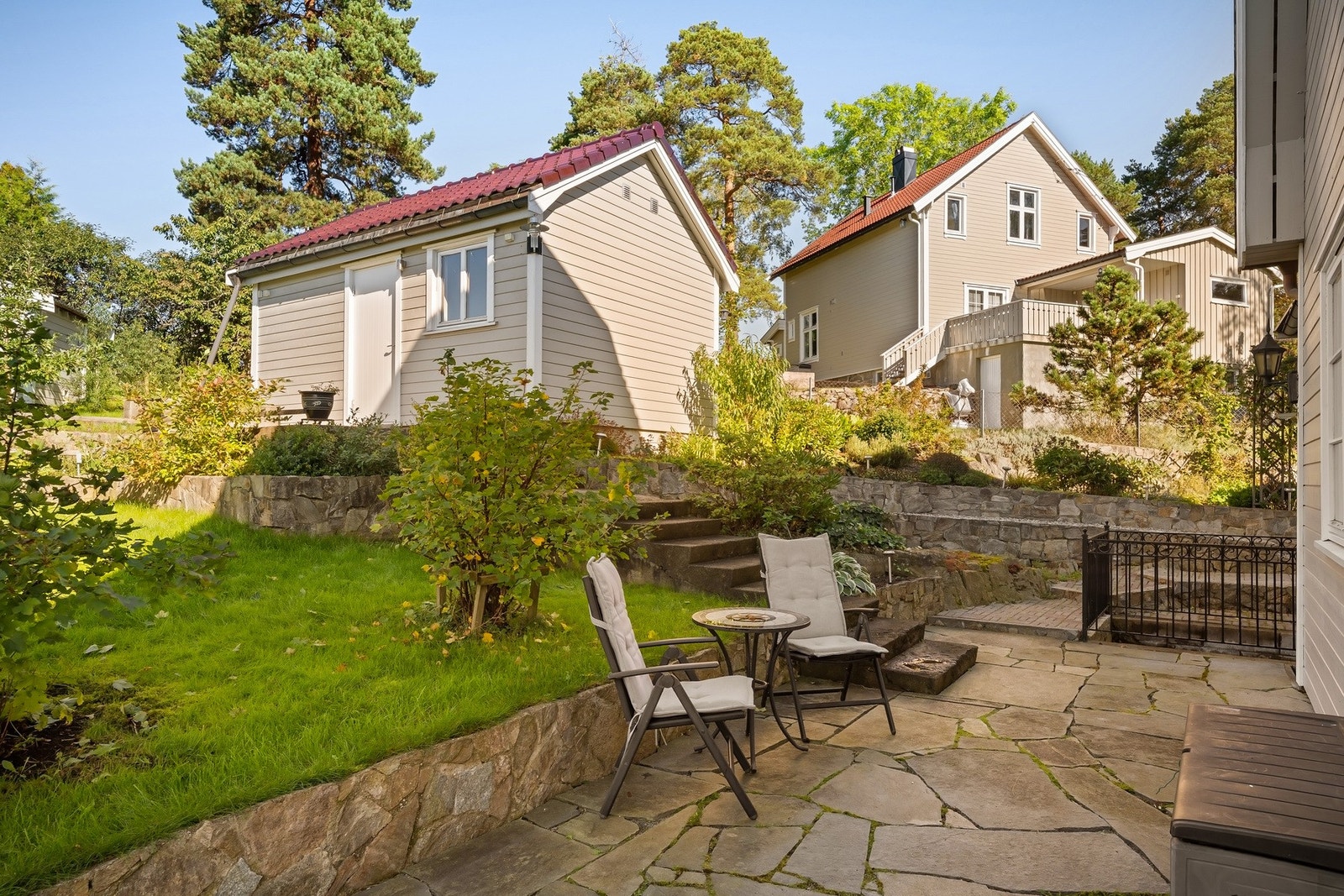 Bod i hagen Galleribilde