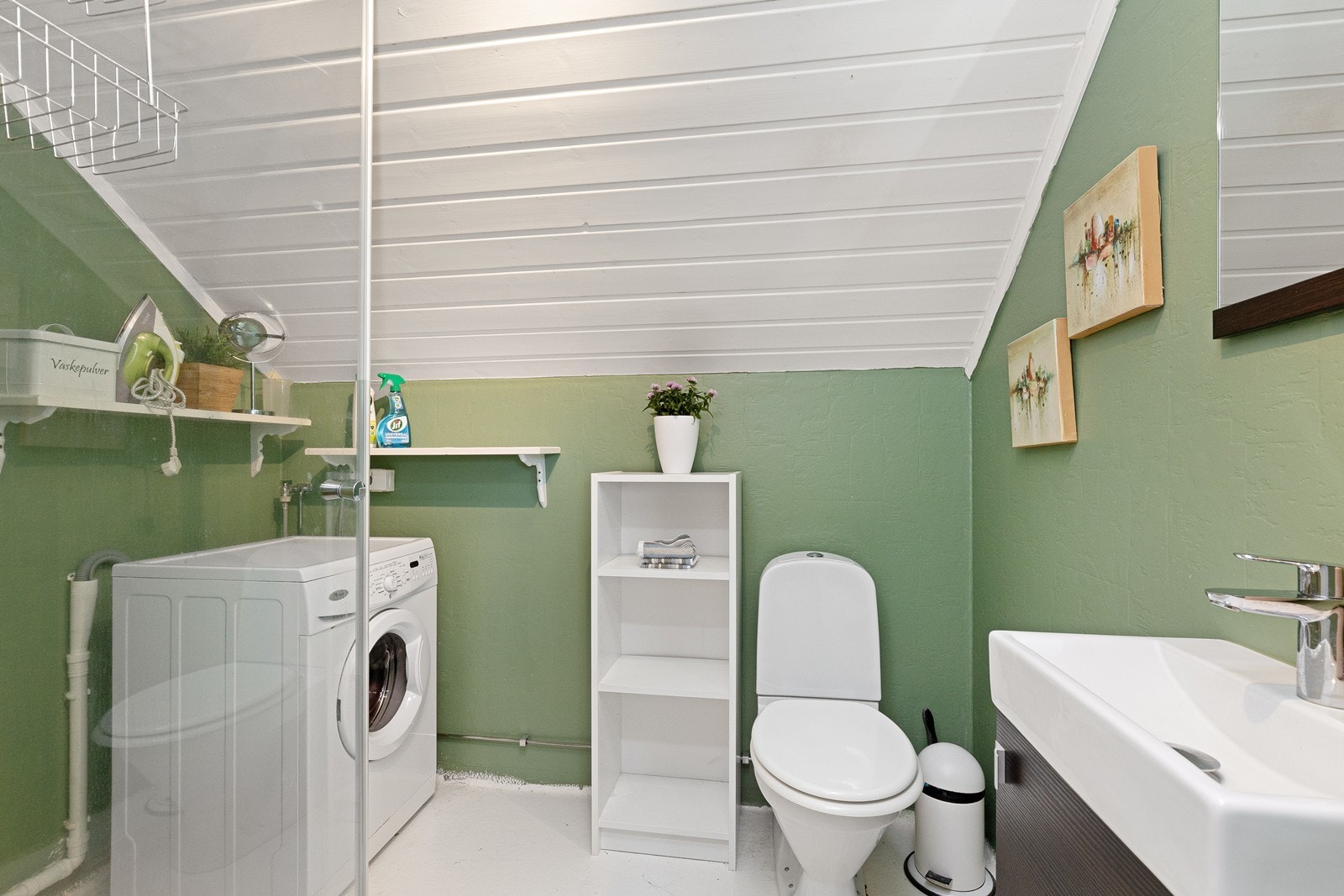 Kombinert bad/vaskerom loftetasje Galleribilde