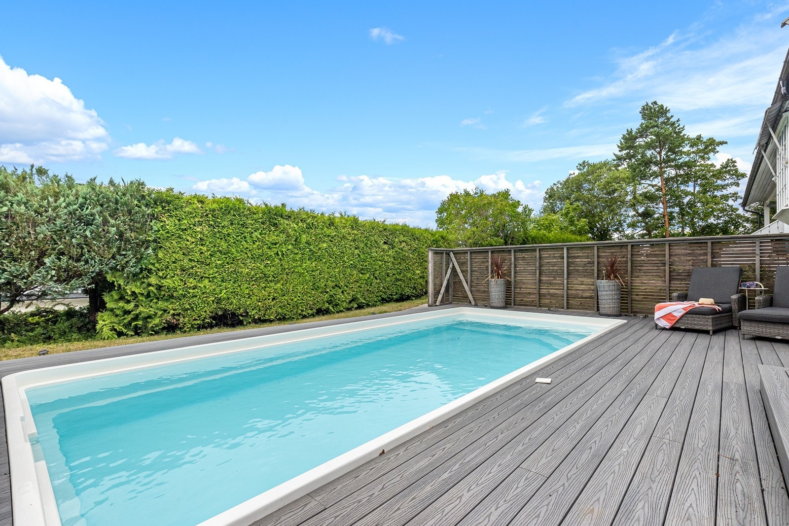 Usjenert bassengområde Galleribilde