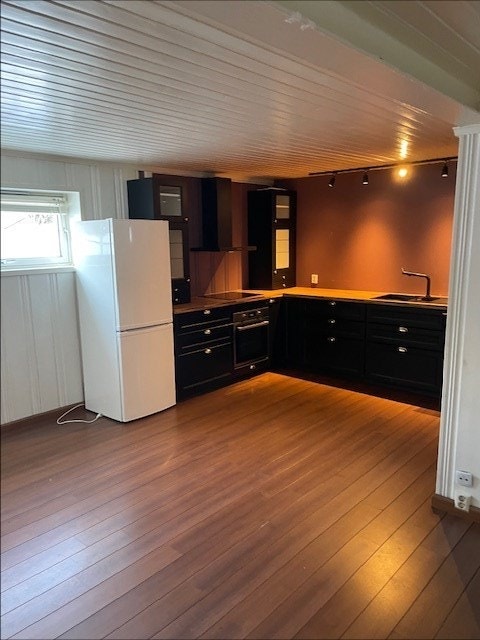 Kjøkken i kjeller selgers bilde Galleribilde