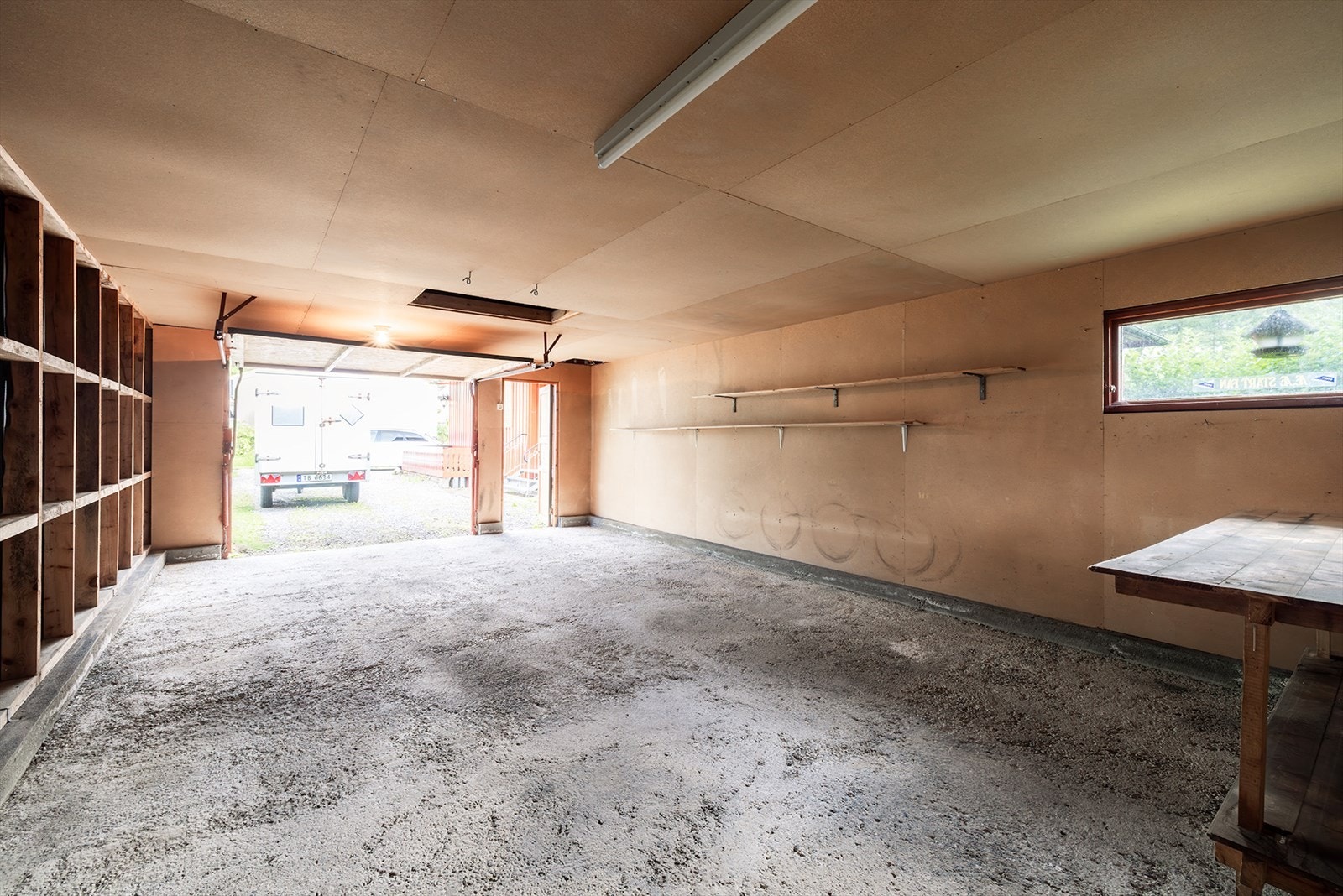 Garasjen har et bruksareal på 35 kvm Galleribilde