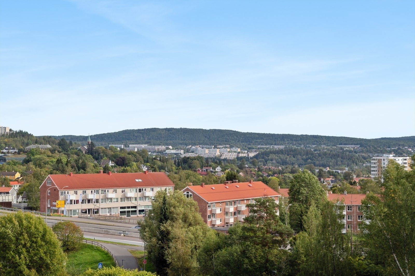 Her bor du med kort vei til det meste - enten du skal til jobb, skole, marka eller byen. Galleribilde