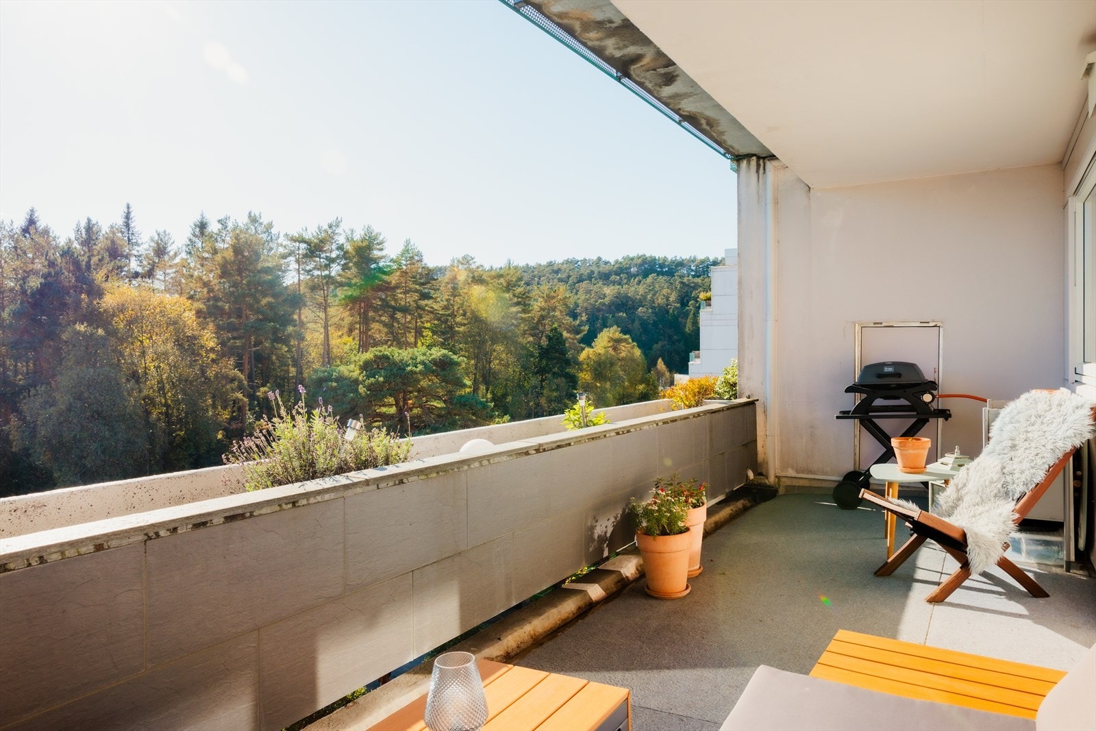 Rekkverket er bredt med muligheter for å la de grønne fingrene arbeide. Galleribilde