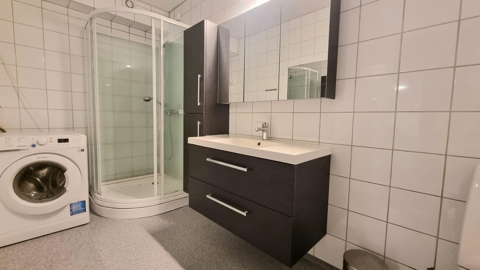 Badet holder god standard Galleribilde