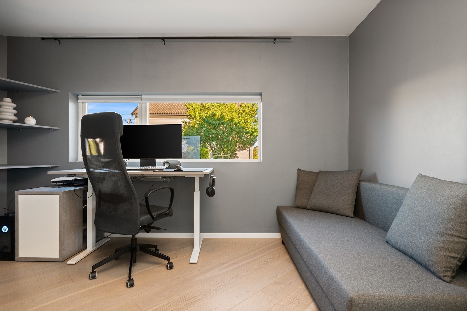 Leiligheten har 2 soverom. Det gir mulighet for å ha gjesterom, barnerom eller hobbyrom/kontor. Galleribilde