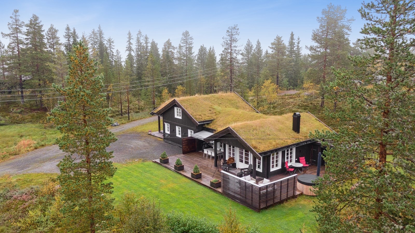 Flott hytte med pent opparbeidet tomt. Galleribilde