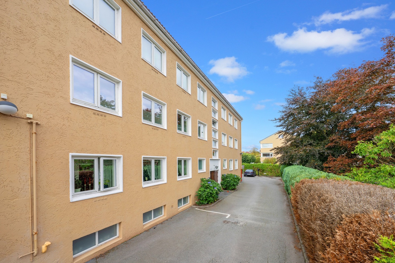 Vinduer er byttet i 2012 og Bbunnledninger og rørstammer renovert i 2018 Galleribilde