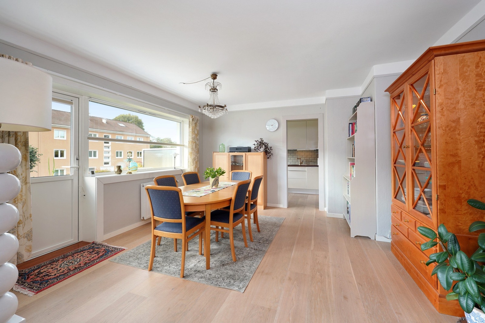 Vindusvask, gang/trappevask, utvendig vedlikehold, radiatorvarme, kommunale avgifter, utvendig forsikring m.m. inngår i fellesutgifter Galleribilde