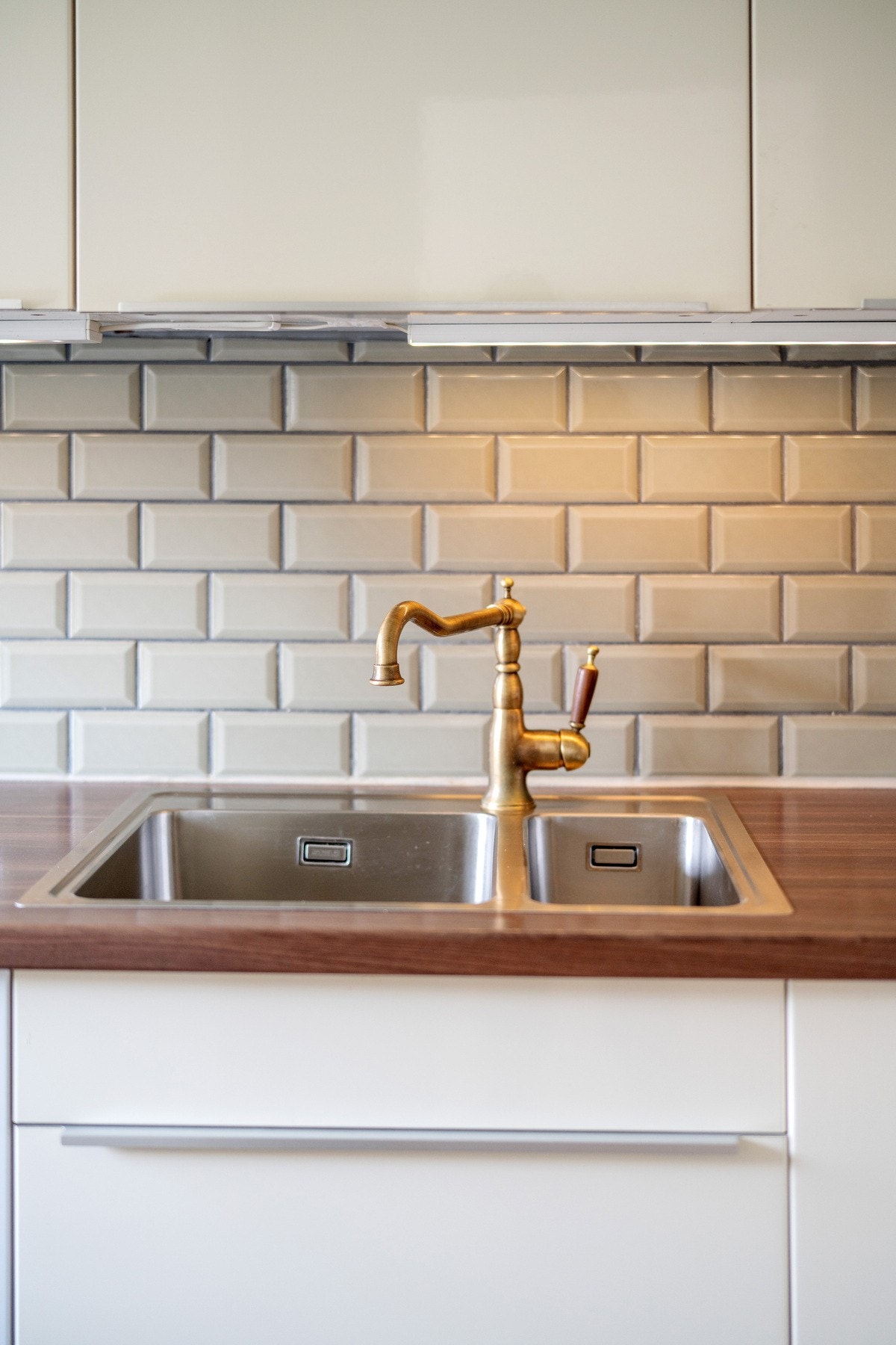 Nyere vask og blandebatteri Galleribilde