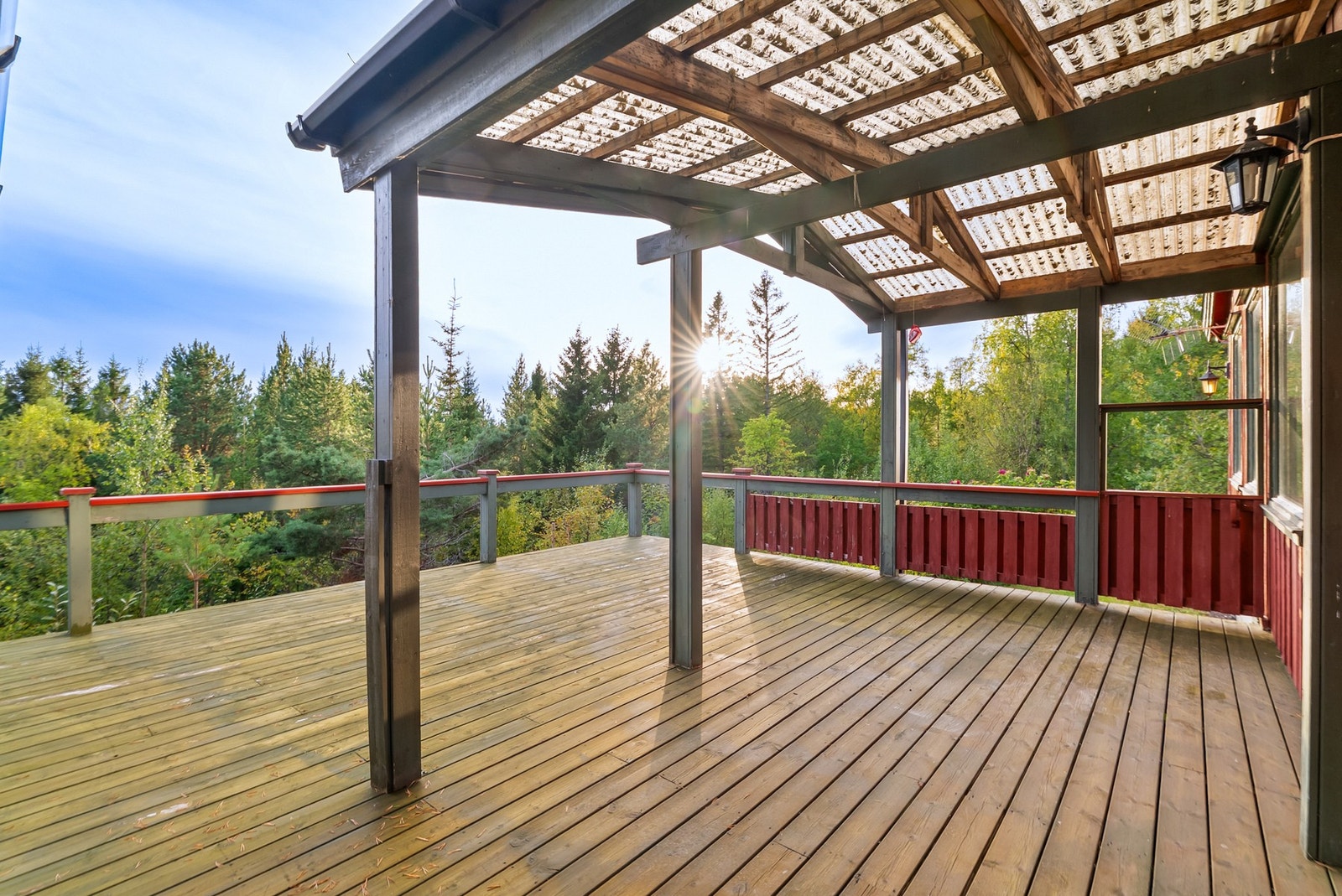 Eiendommen har svært gode sol og lysforhold. Galleribilde